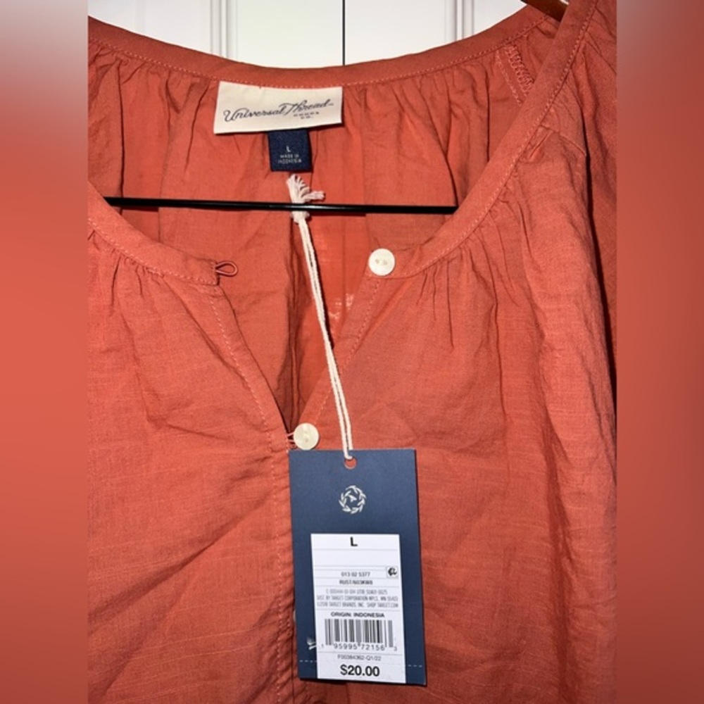 Universal thread  Women’s L. Blouse.  Color: rust  NWT. - Picture 3 of 5